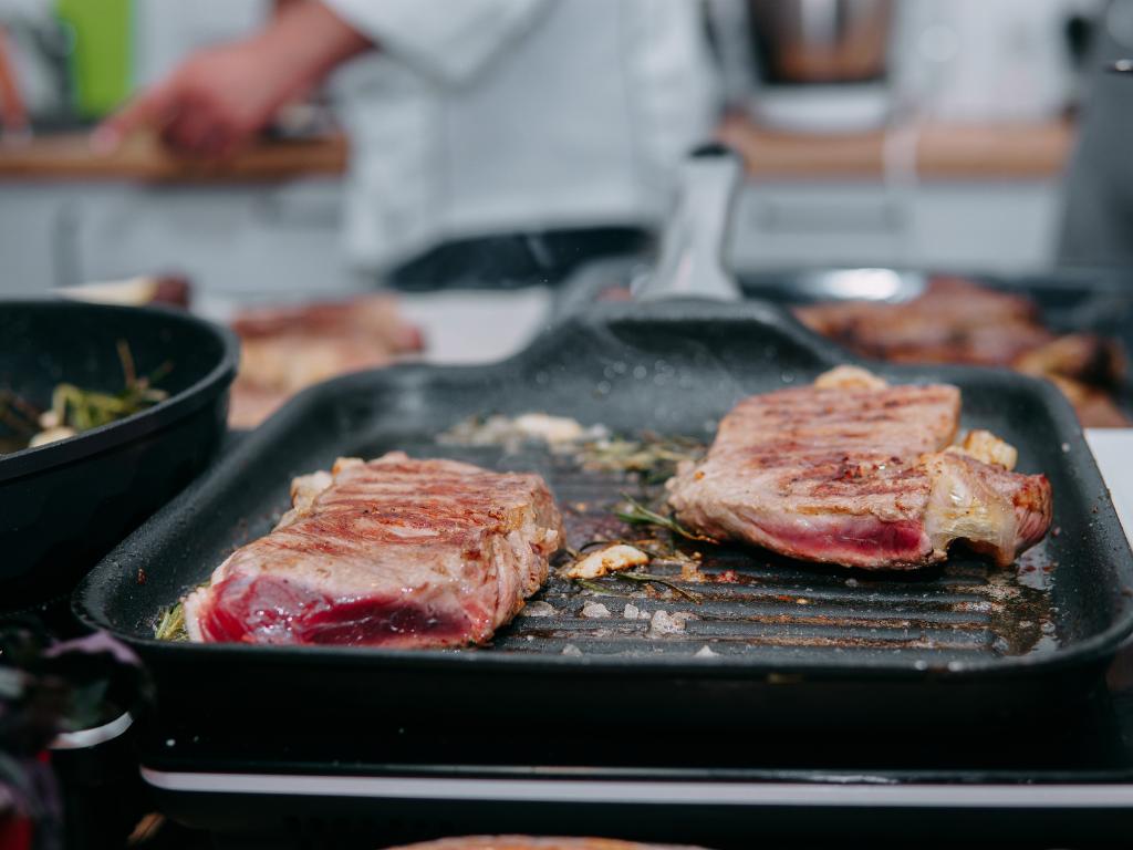 Áp chảo bò Beefsteak sao cho thơm ngon